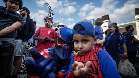 More than 1,000 people dressed as Spider-man at the Obelisk broke a Guinness record