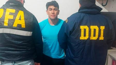 They offer rewards of up to two million pesos for fugitives from the crime of a merchant